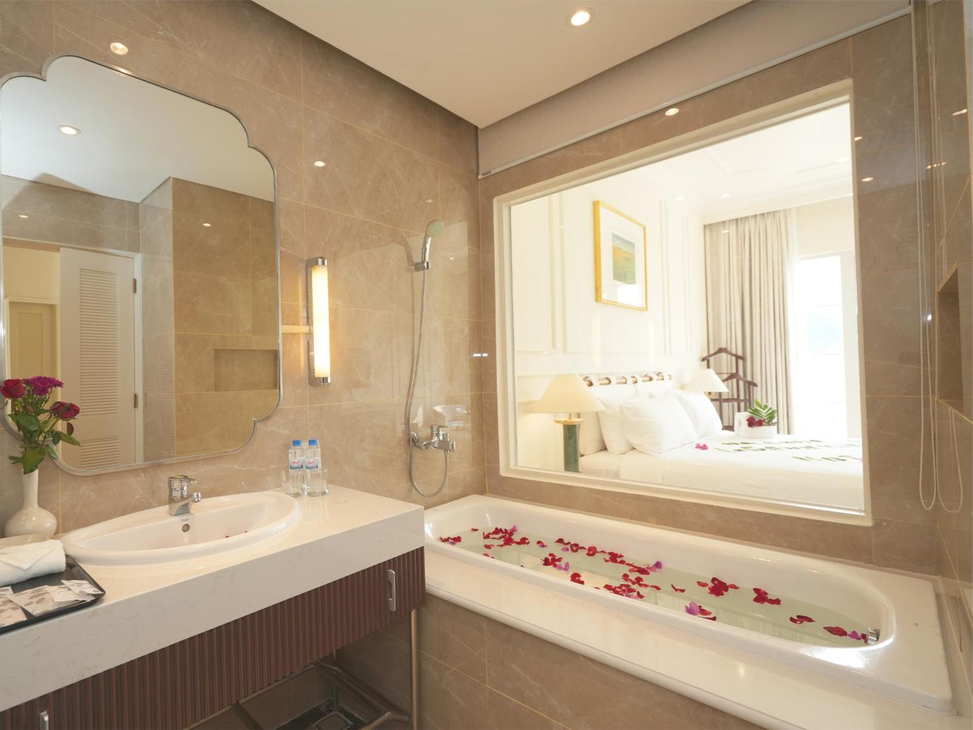 Legend Valley Hotel Ha Nam Phu Ly Exterior foto
